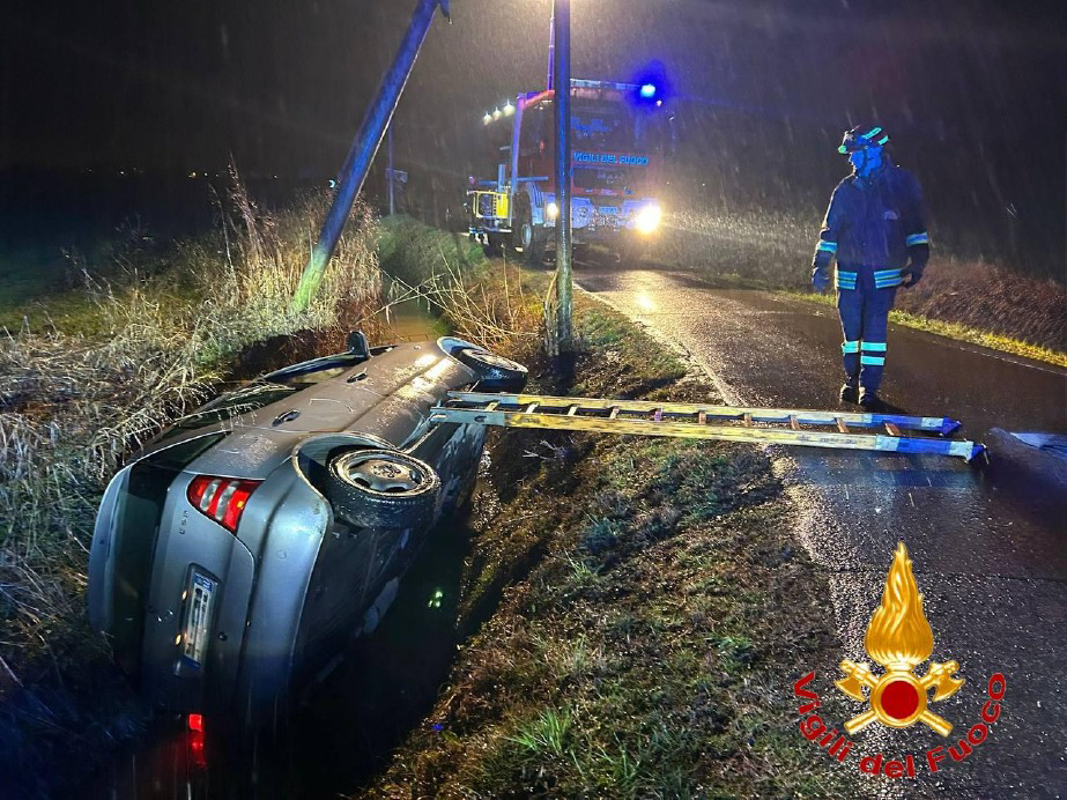 Terranova dei Passerini - Auto fuori strada, un ferito 