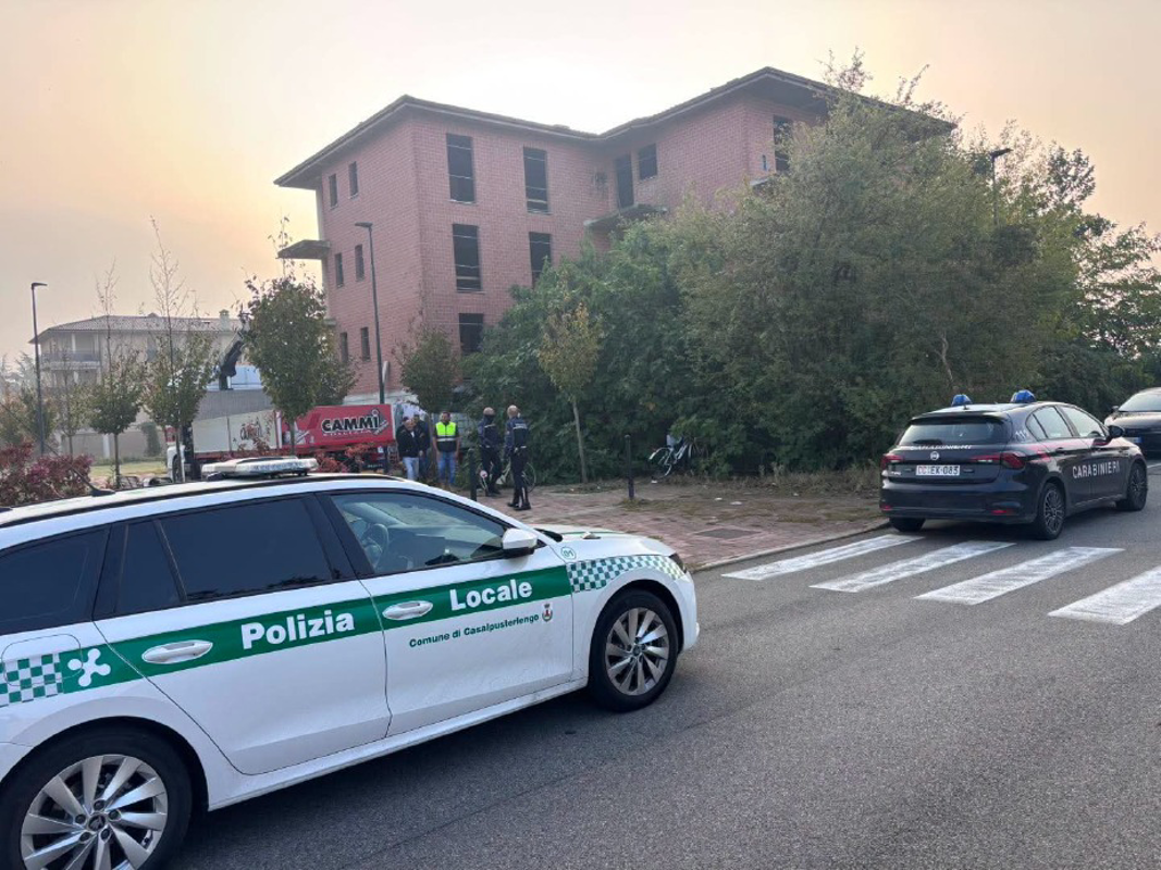 Casalpusterlengo - Palazzina occupata. murati gli accessi