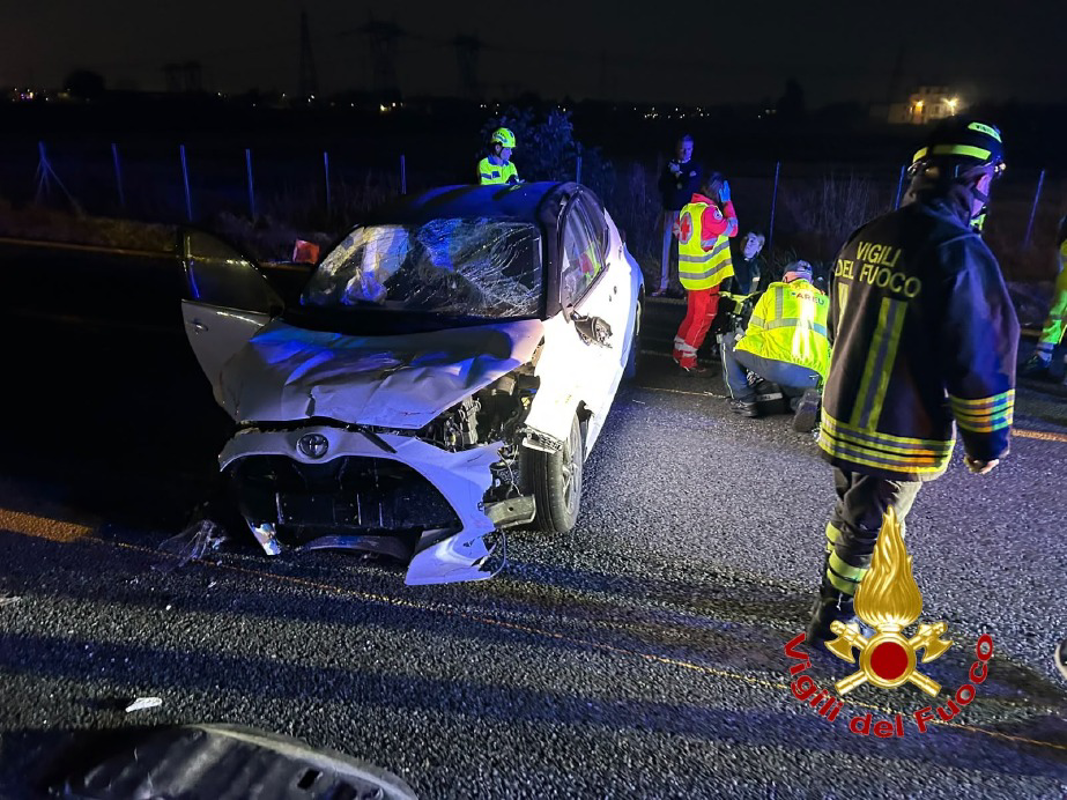 San Rocco al Porto - Schianto in A1, auto distrutta 