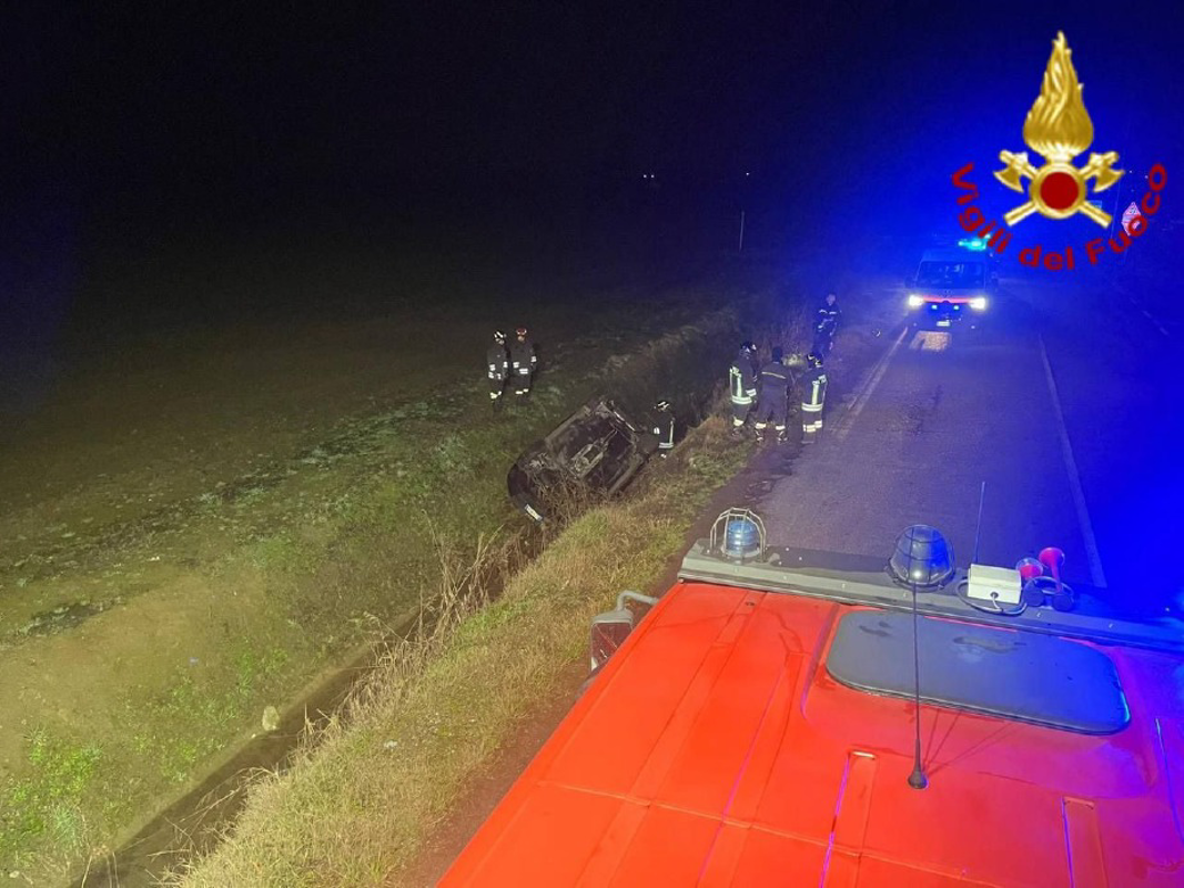 Borgo San Giovanni - Auto si ribalta