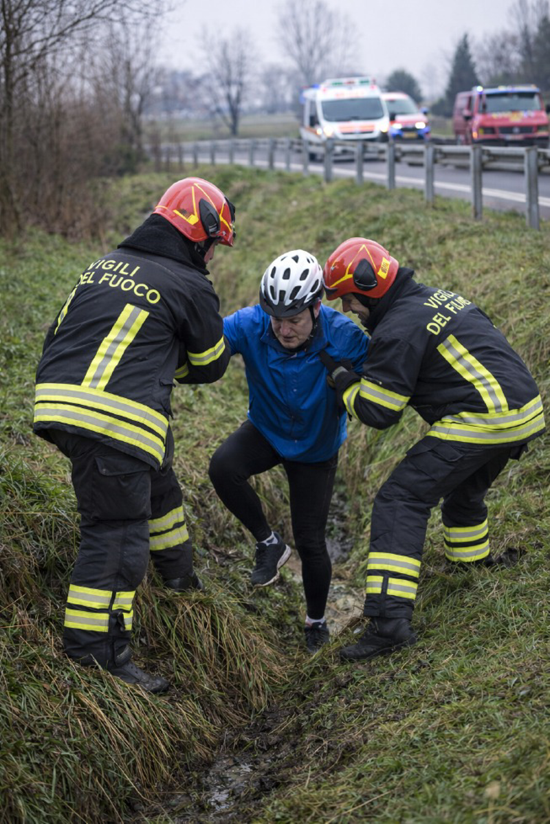 Zelo – Cade in bici e finisce nel fossato