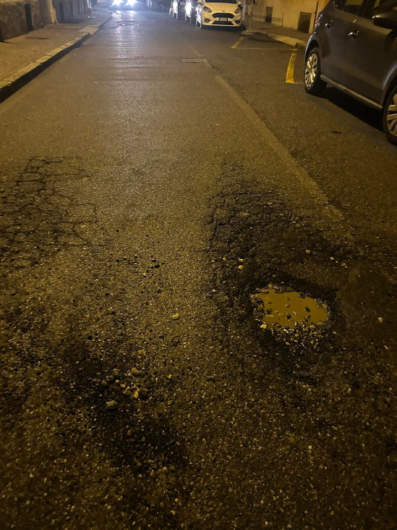 Lodi - Buche in centro, proteste