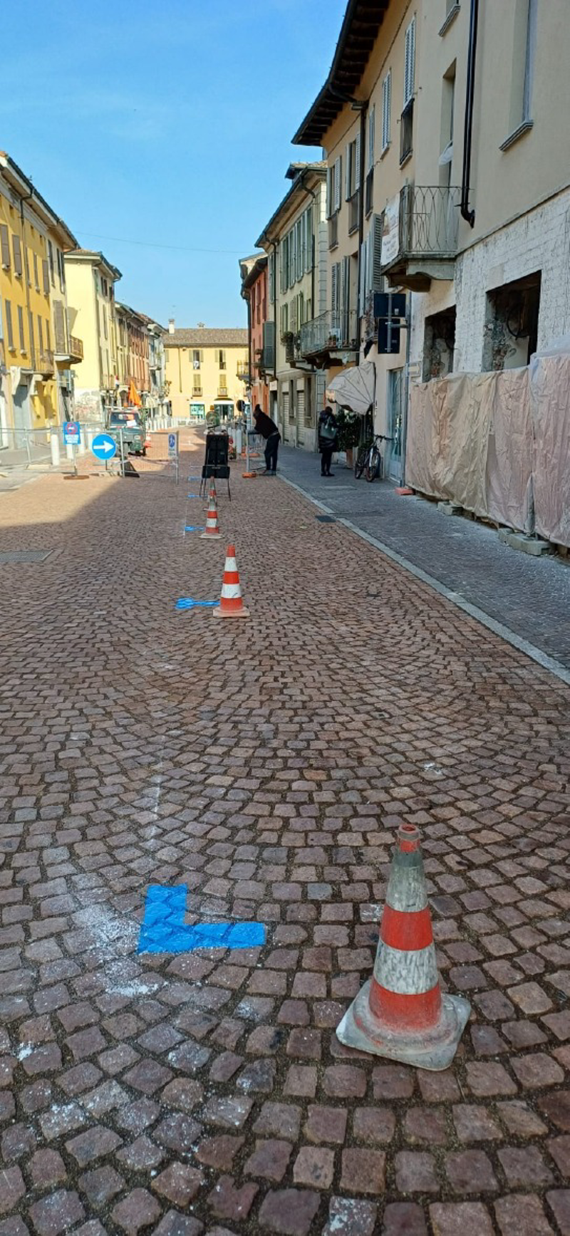 Lodi - Segnaletica... discreta in via Lodino