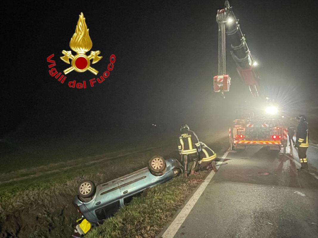 Salerano sul Lambro - Auto si ribalta sulla SP17