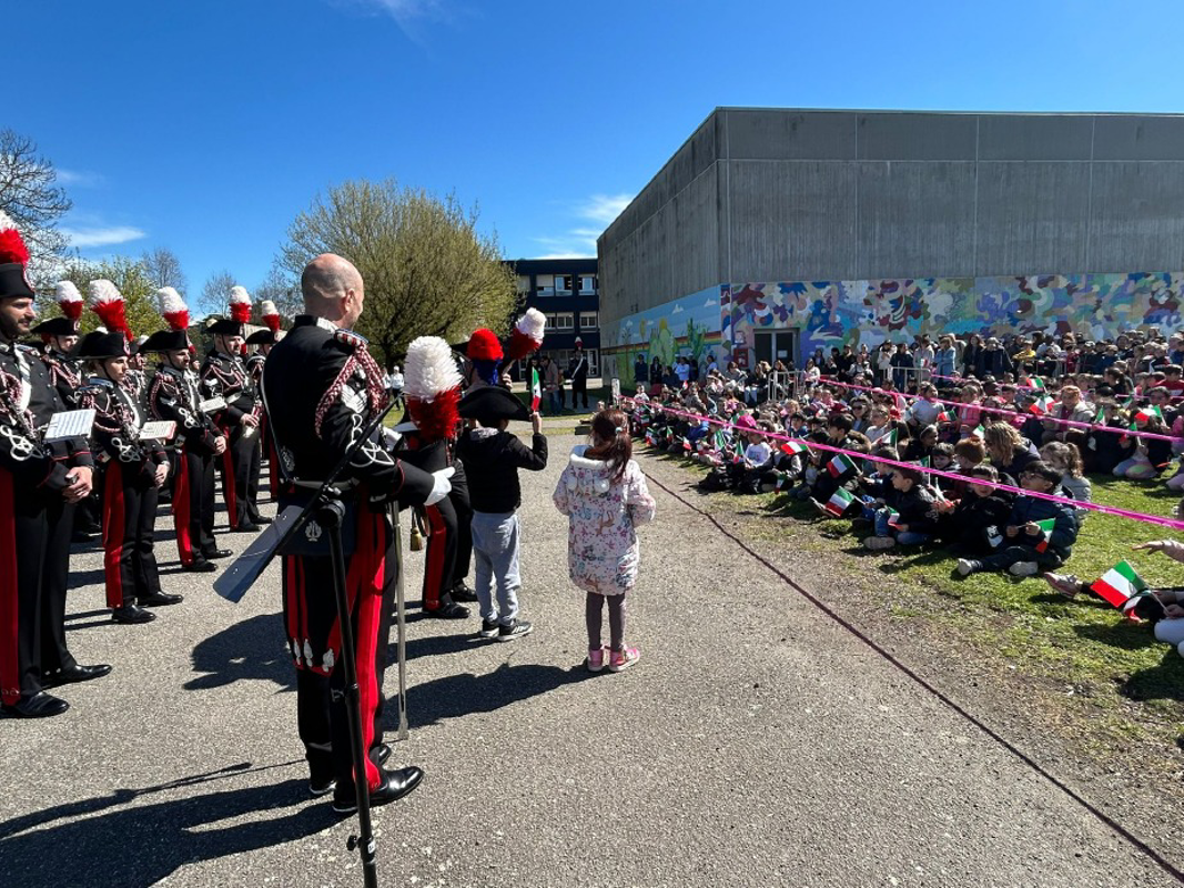 Lodi Vecchio - La Fanfara dei carabinieri a scuola