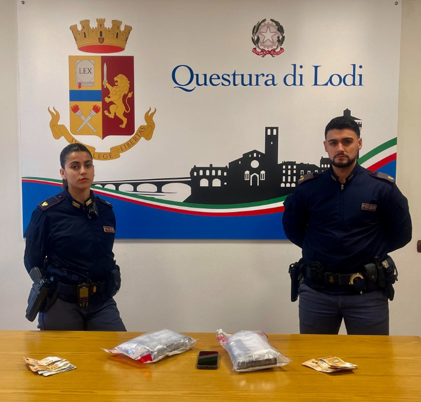 Lodi - In fuga con 2 chili di cocaina