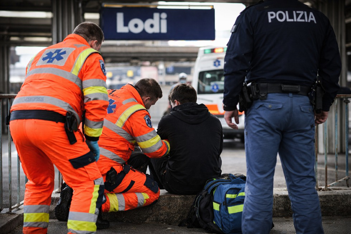 Lodi – Diciottenne aggredito in stazione