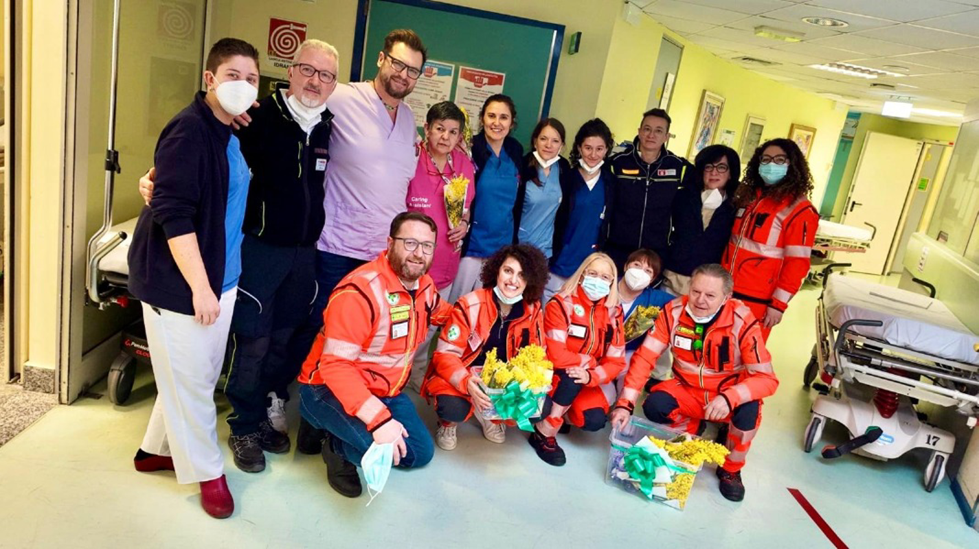 Castelleone - La Croce Verde dona mimose 