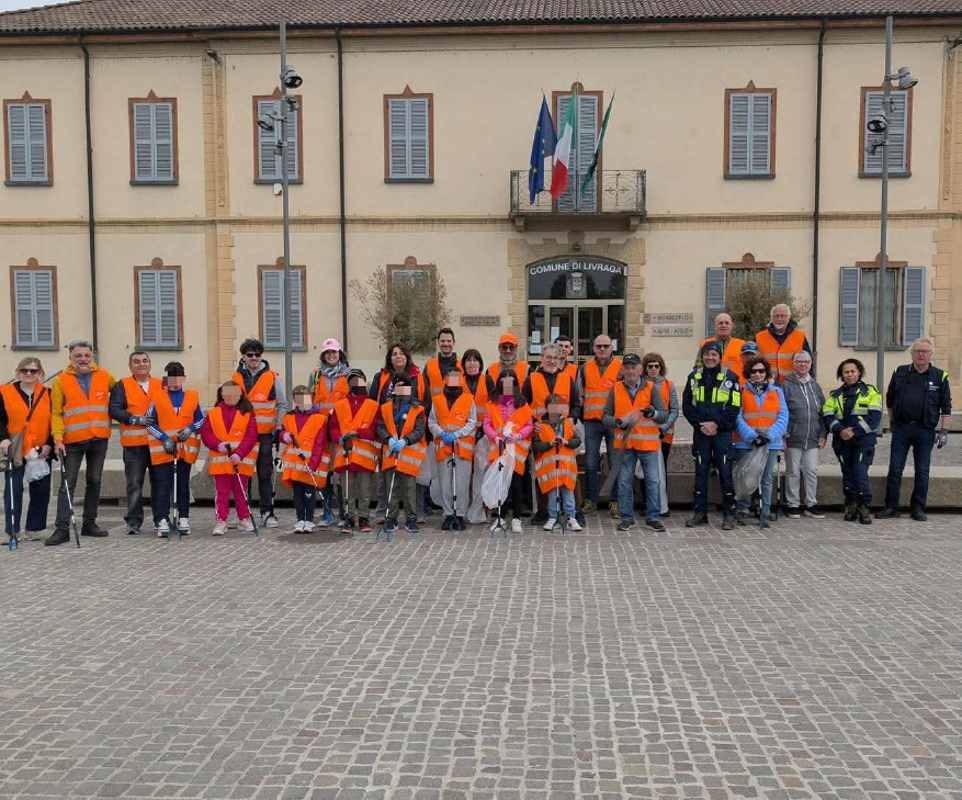 Livraga - Volontari in azione 