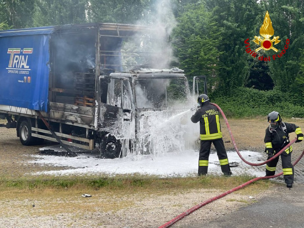 Montanaso - Furgone in fiamme