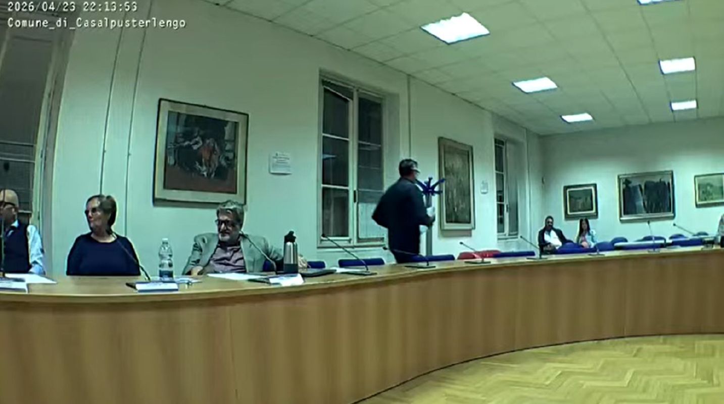 Casalpusterlengo - Mozione Zorlesco, Ferrari espulso