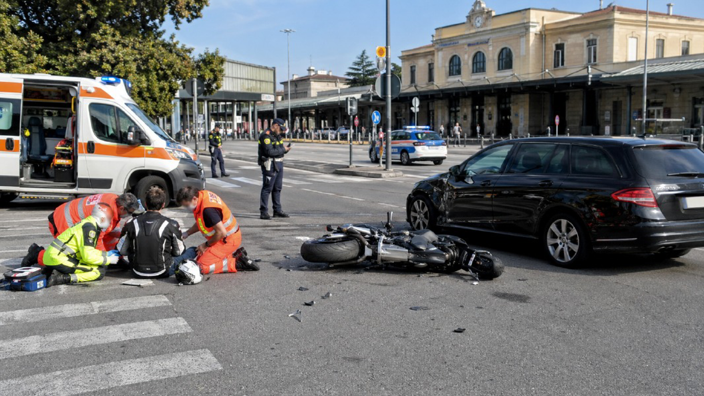 Lodi - Scontro, ferito un 18enne