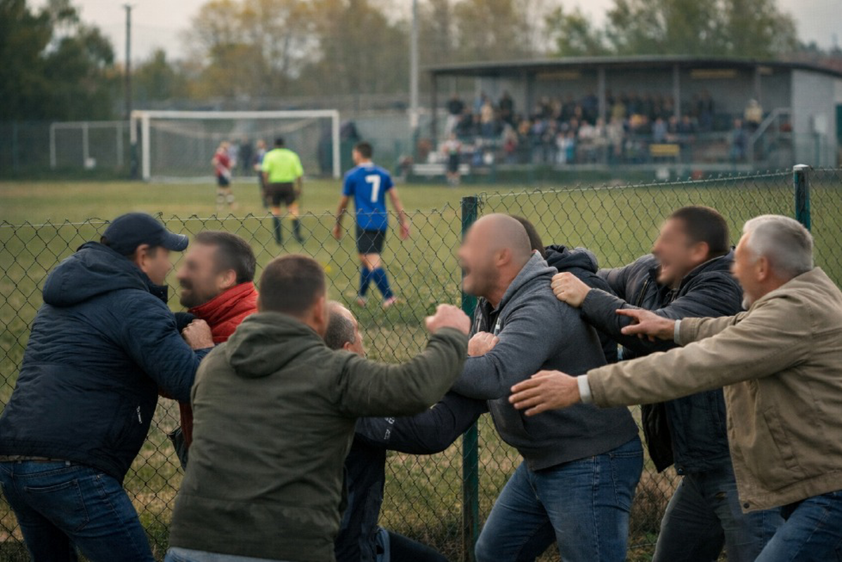 Lodi - Daspo per cinque genitori