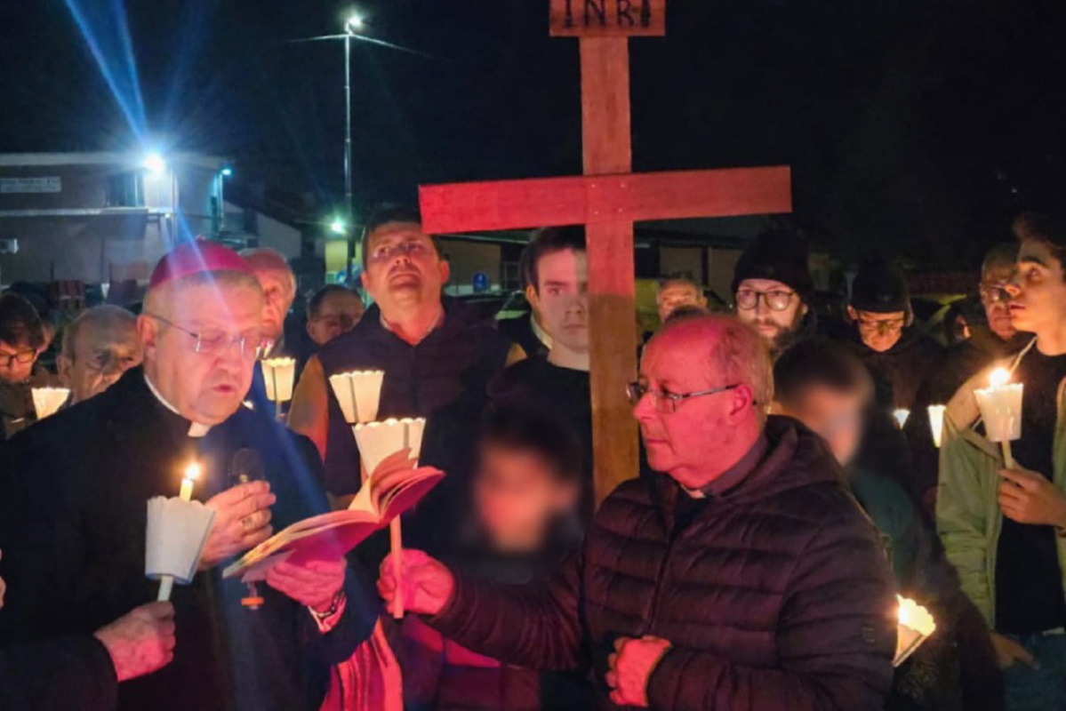 Ossago Lodigiano - Il vescovo dai lavoratori Airpack