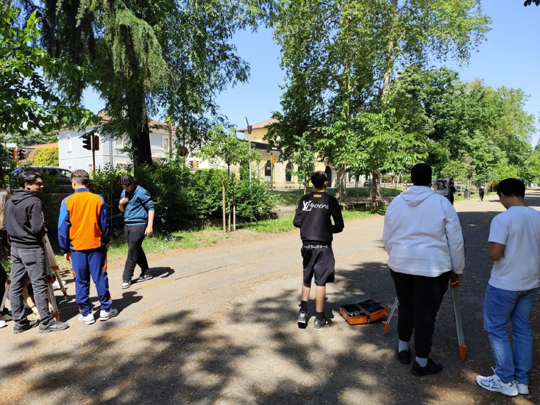 Lodi - Lezioni al parco per i futuri geometri