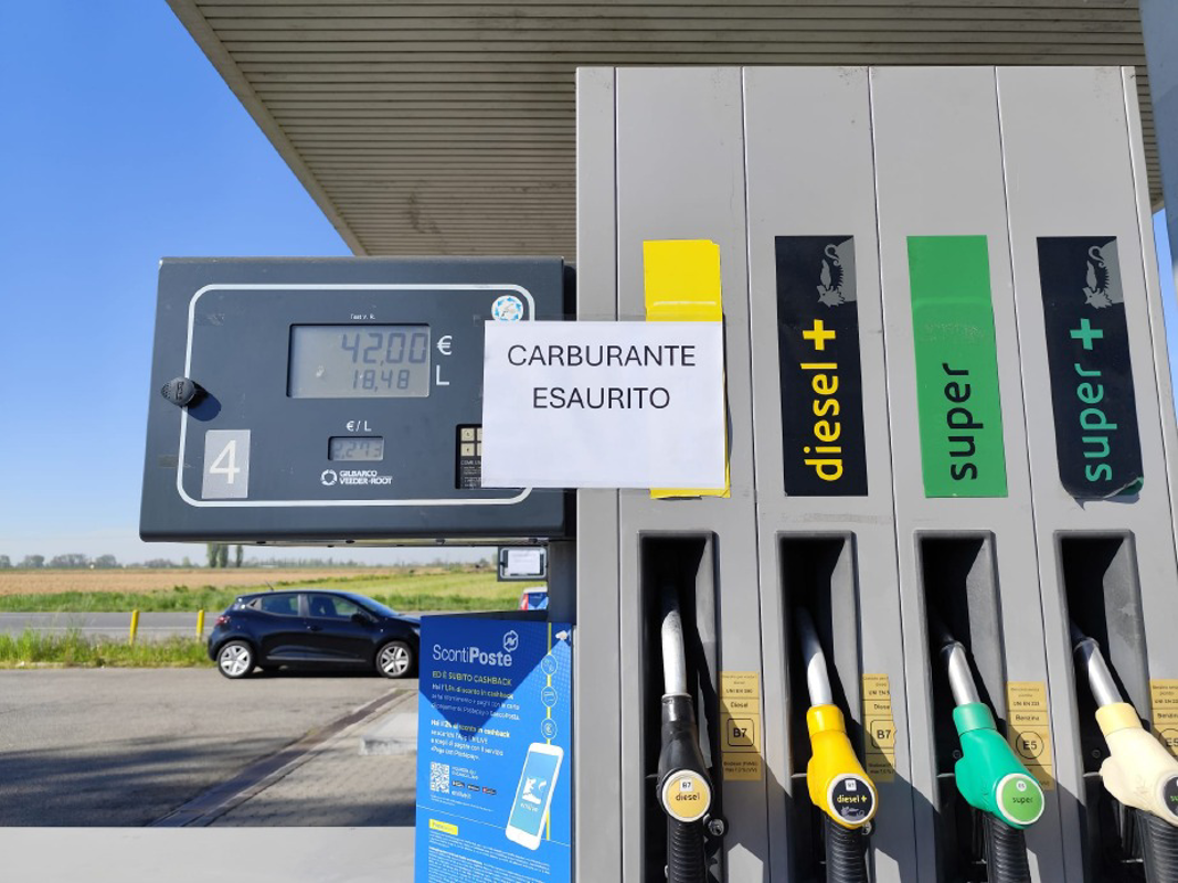 Lodi - Emergenza carburanti 