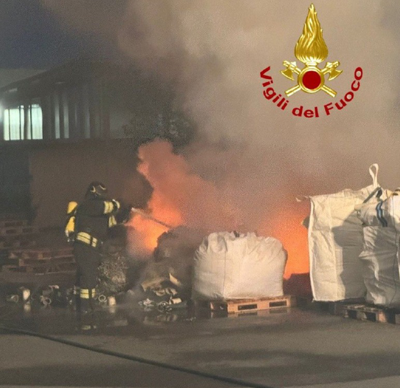 Codogno - Fiamme in via Croce Rossa