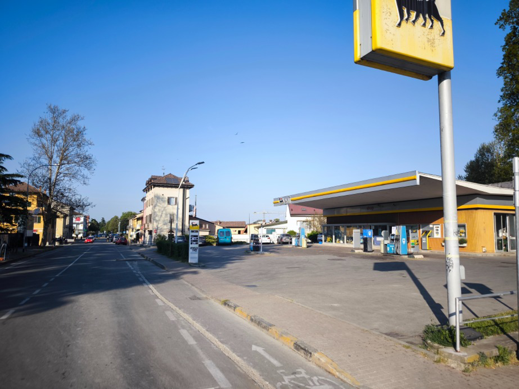 Lodi - Ponte chiuso, chi soffre e chi no