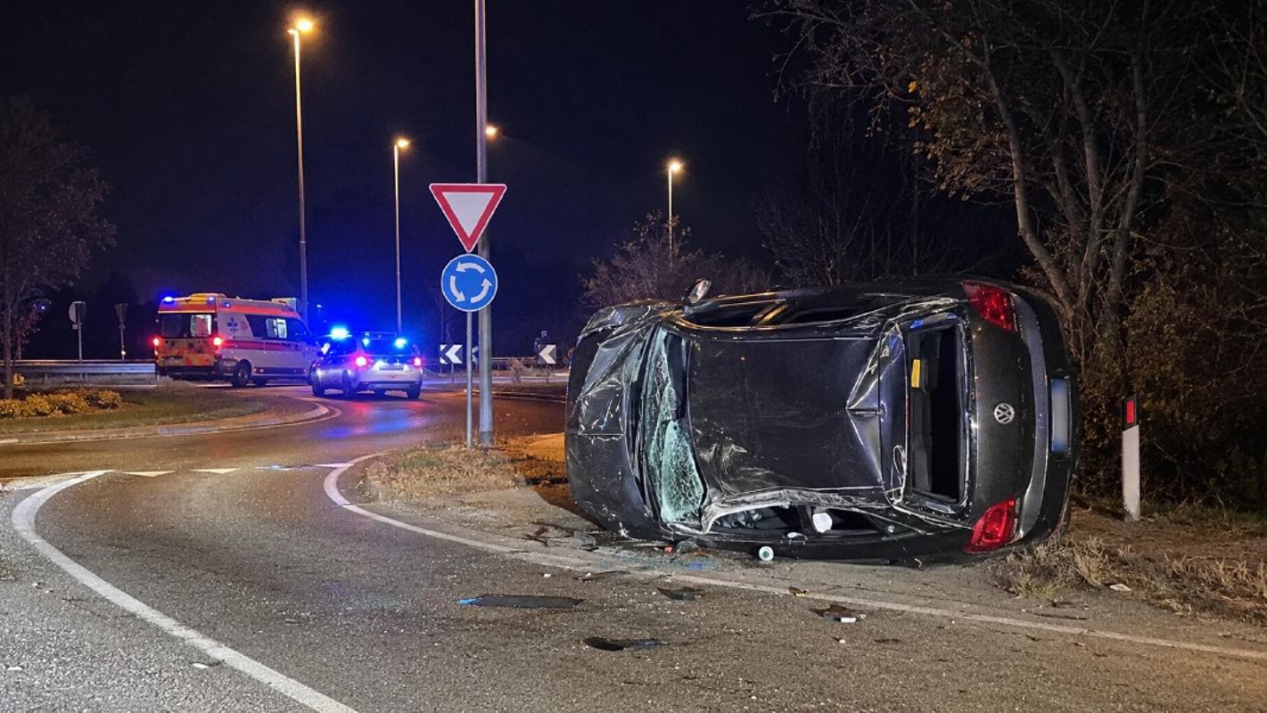 Sant'Angelo - Si ribalta con la Polo, 53enne in ospedale