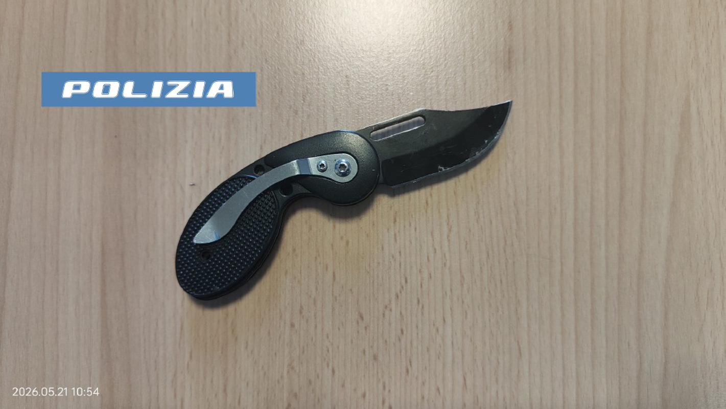 Lodi - In bici di notte con il coltello in tasca