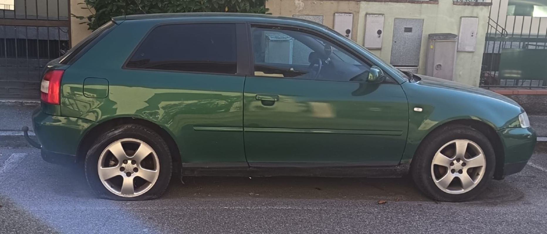 Lodi - Auto ferma da tre mesi 