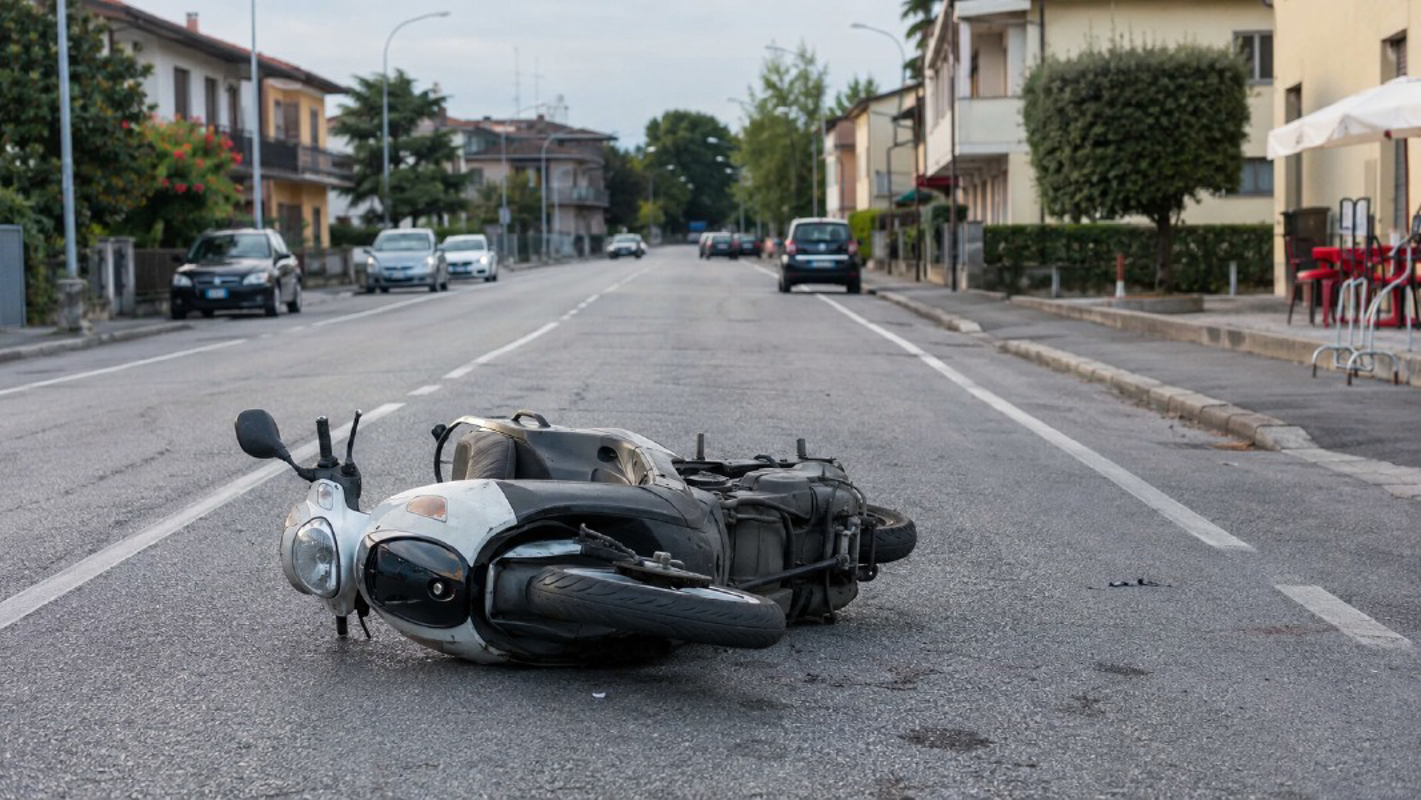 Comazzo - Si schianta col motorino, 25enne grave