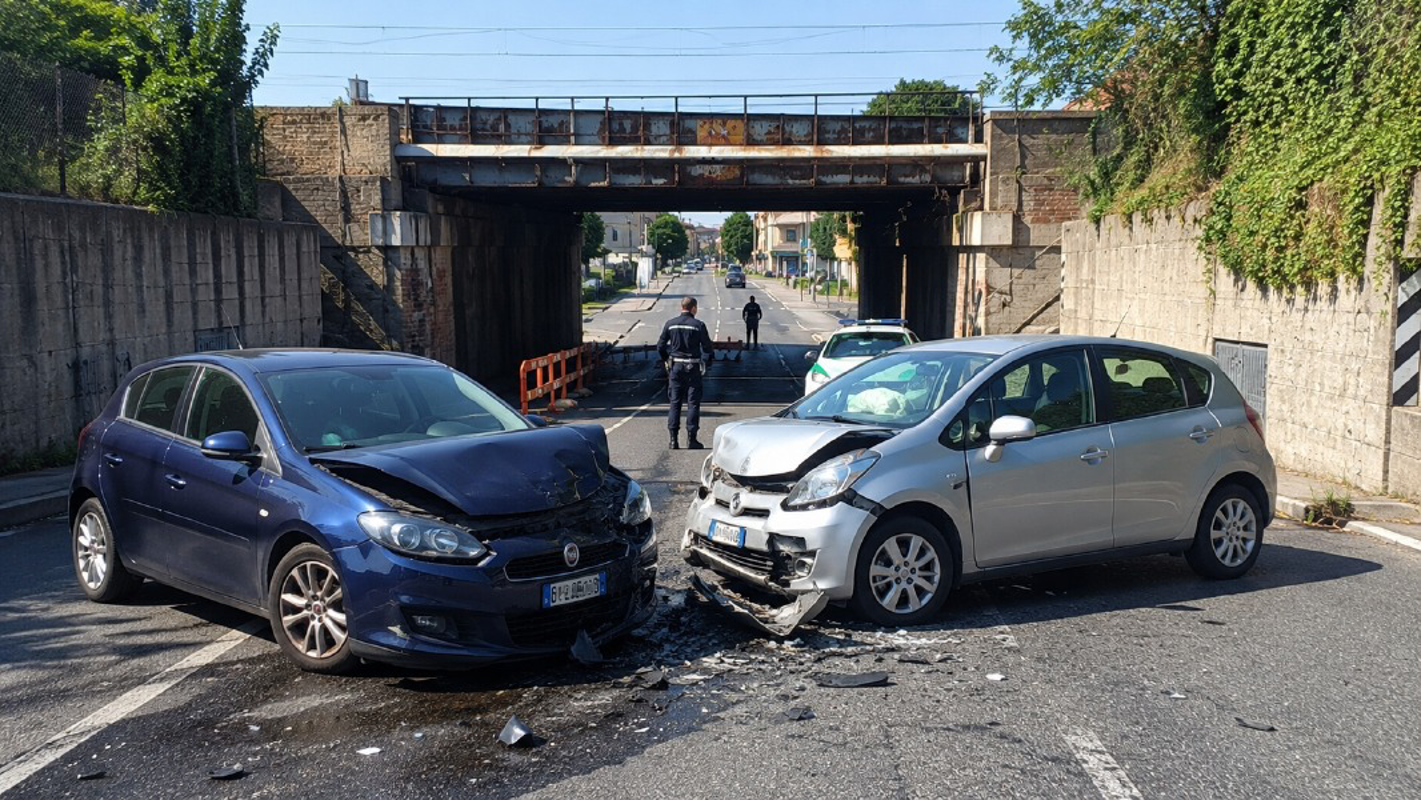 Lodi - Frontale nel sottopasso