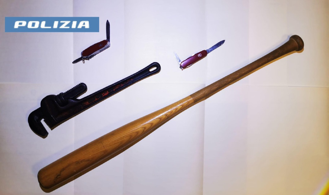 Pieve Fissiraga - Coltelli e mazza in auto