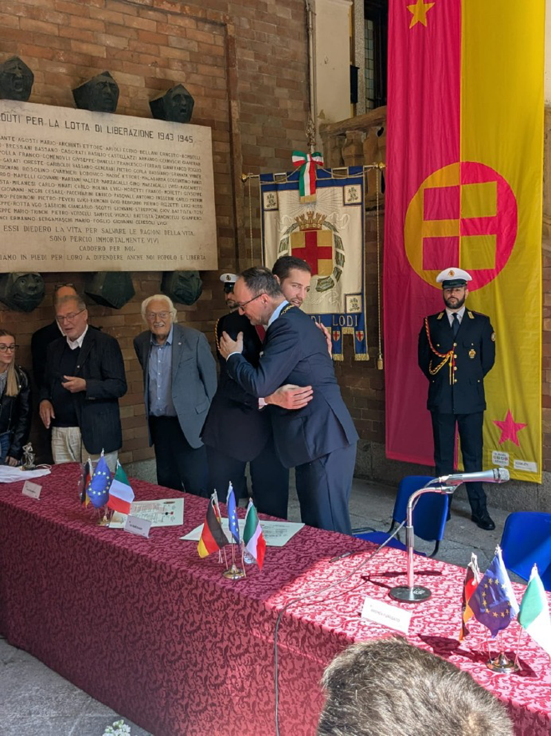Lodi - L'abbraccio con Costanza