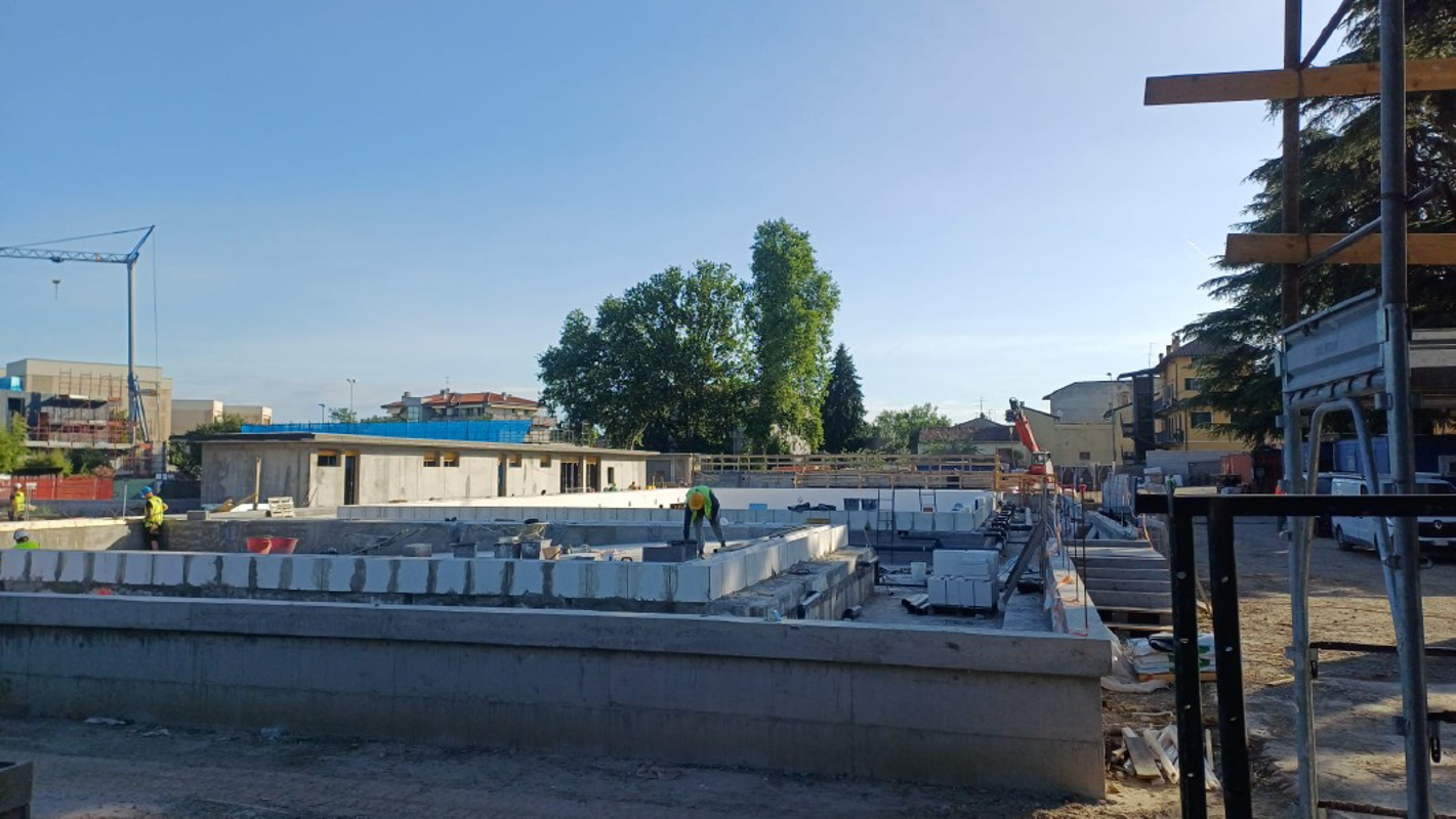 Lodi - Piscina Ferrabini, le foto dei lavori... molto indietro