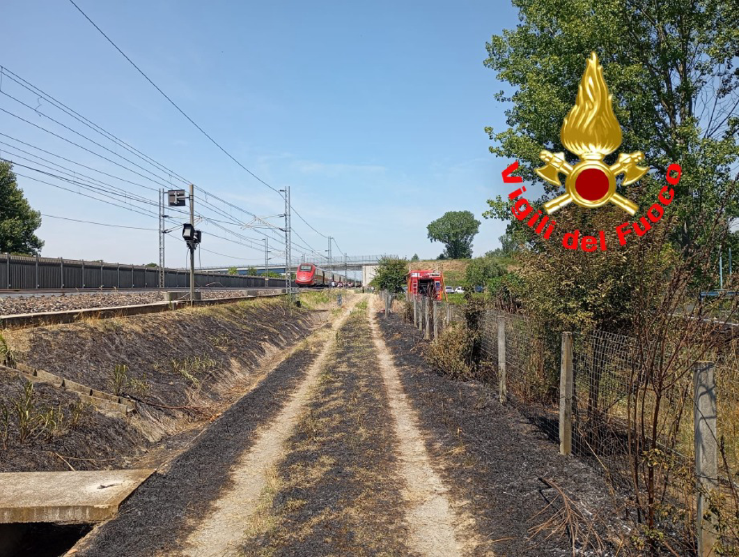Lodigiano - Fiamme sulla linea AV, caos treni