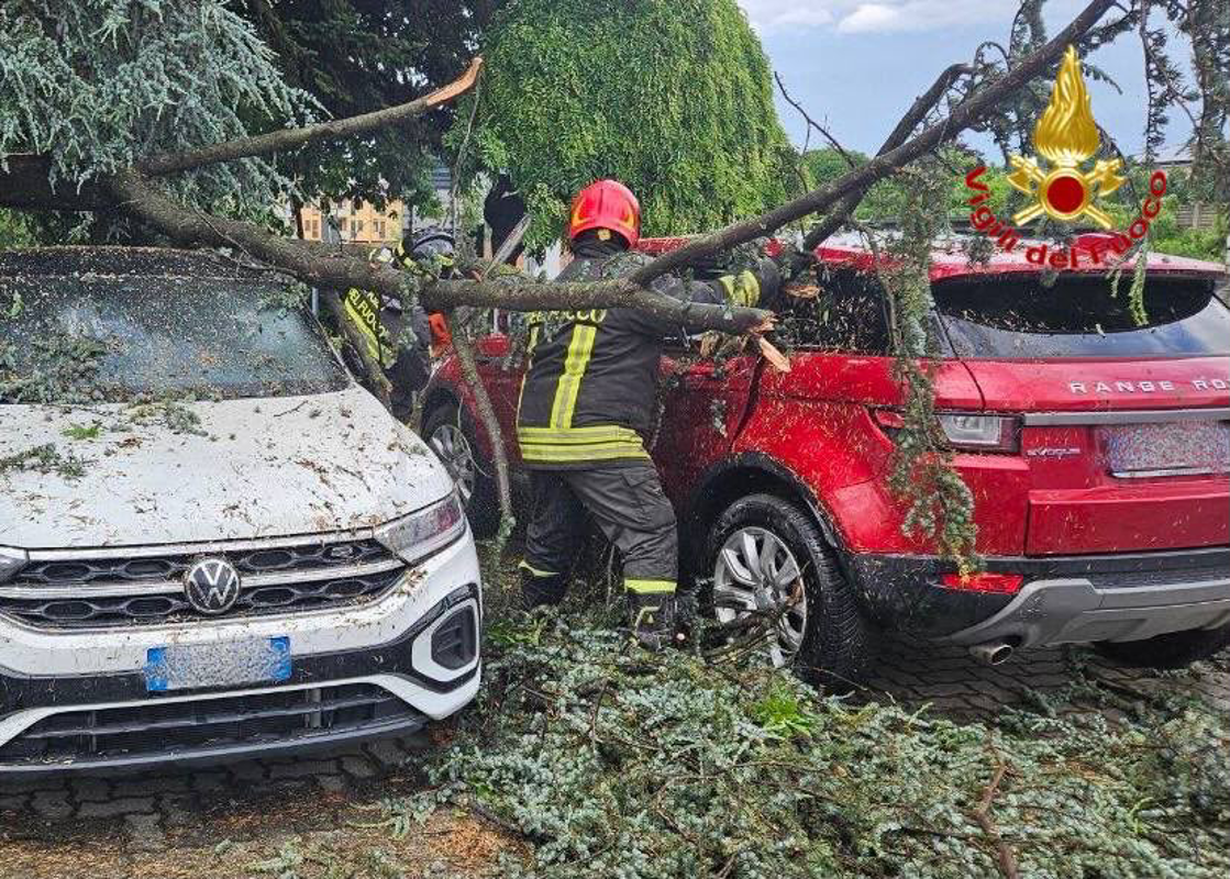 Lodi - Maltempo, 60 interventi dei vigili del fuoco
