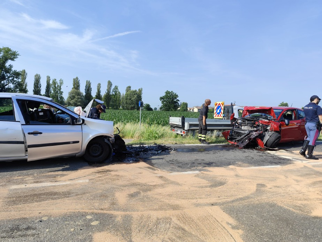 Lodi Vecchio - Frontale, due ferite in ospedale