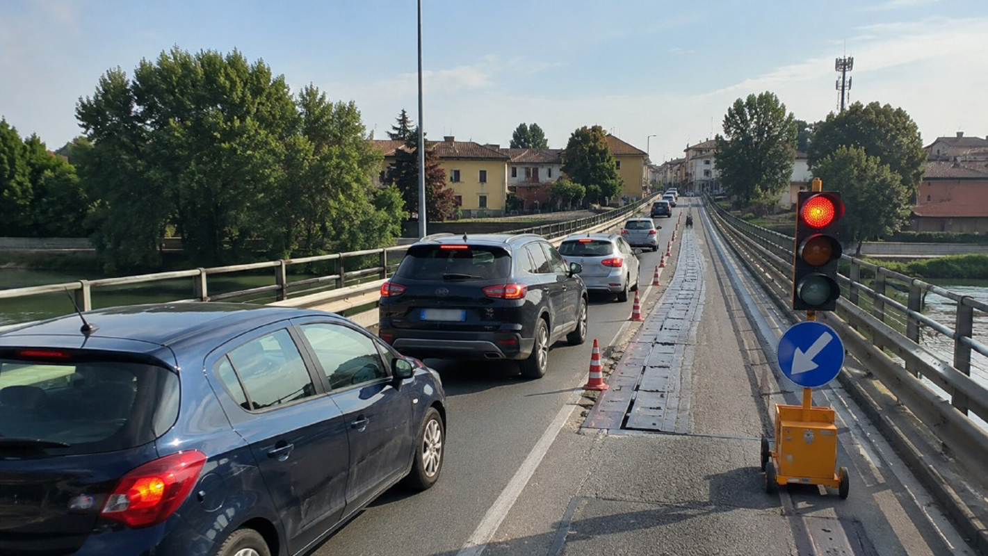 Sant'Angelo Lodigiano - Traffico in tilt sul ponte