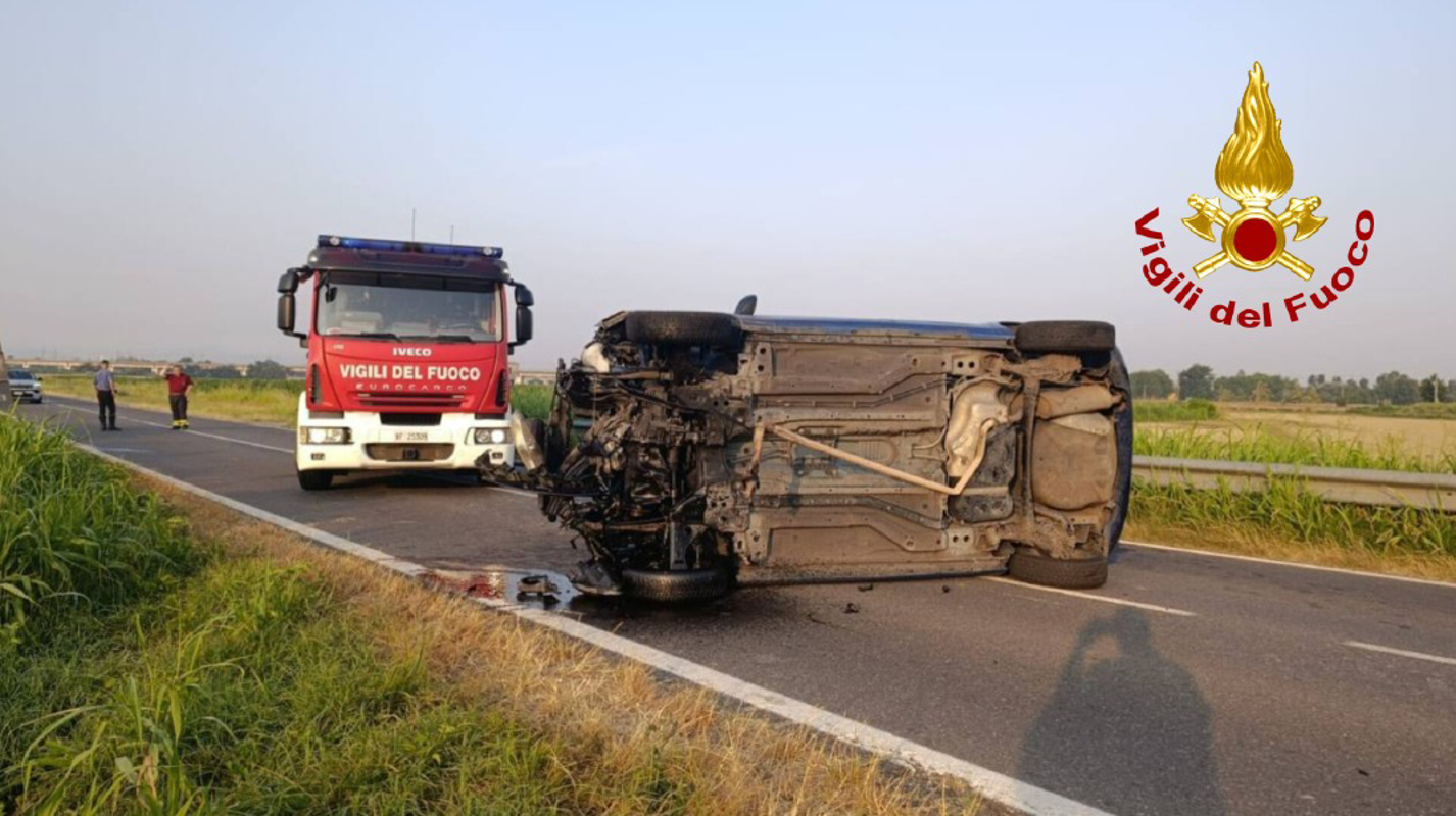 San Rocco al Porto - Auto si ribalta