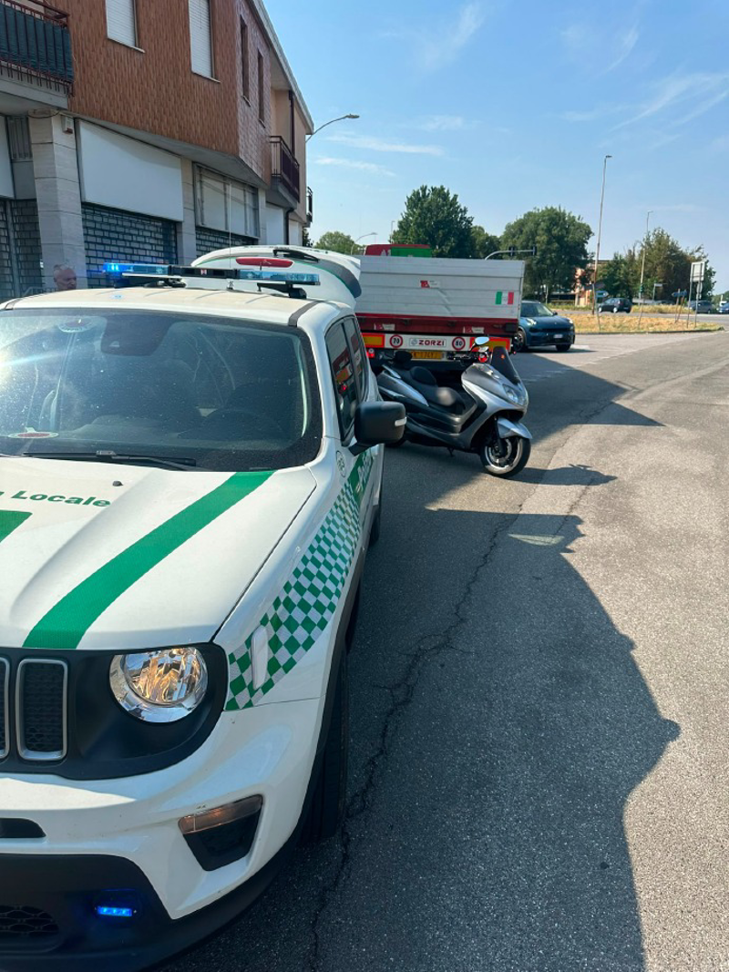 Zelo Buon Persico - Scooter tamponato al semaforo