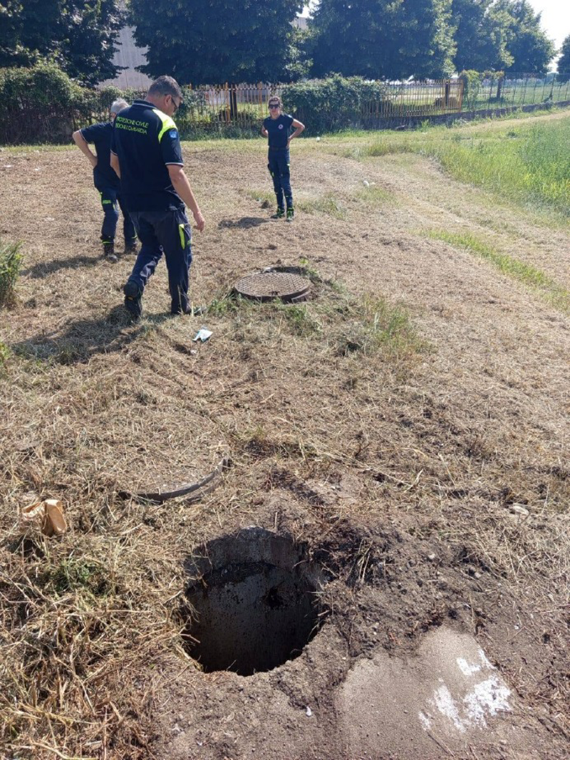 Casaletto Lodigiano - Tombini aperti vicino alla ciclabile