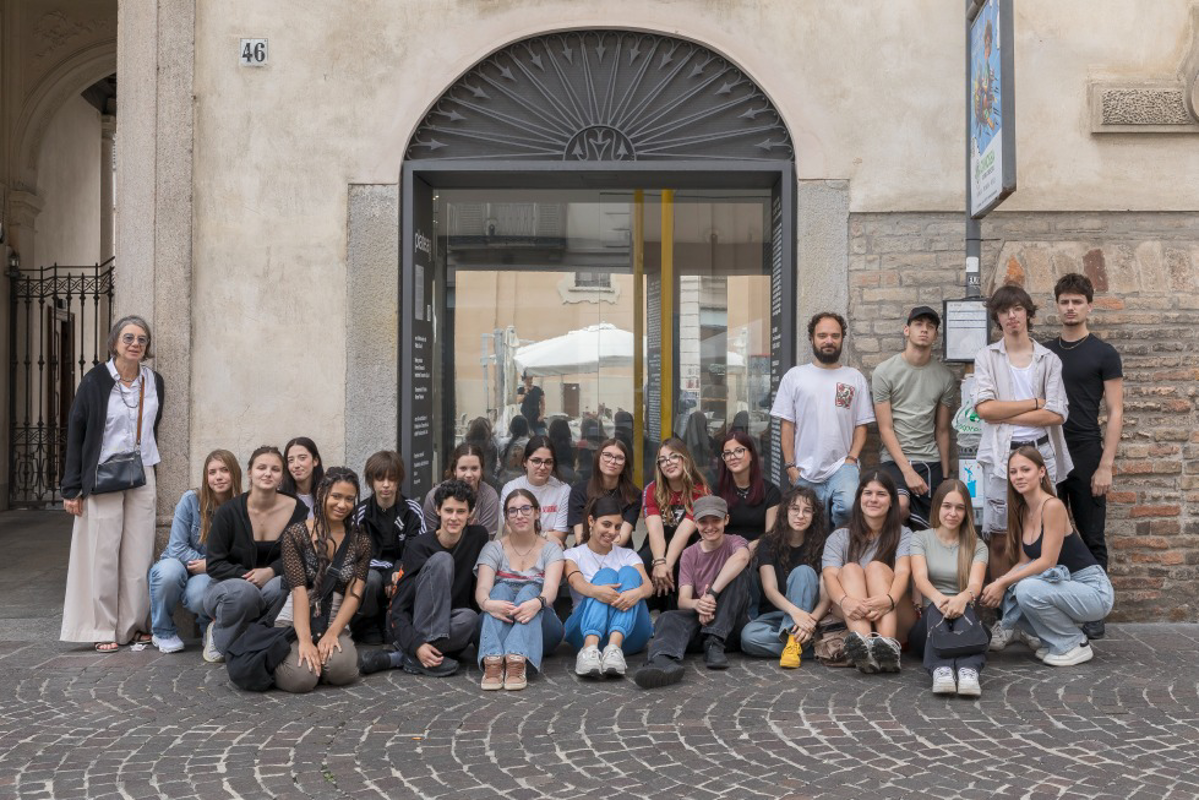 Lodi - 300 manifesti degli studenti invadono la città