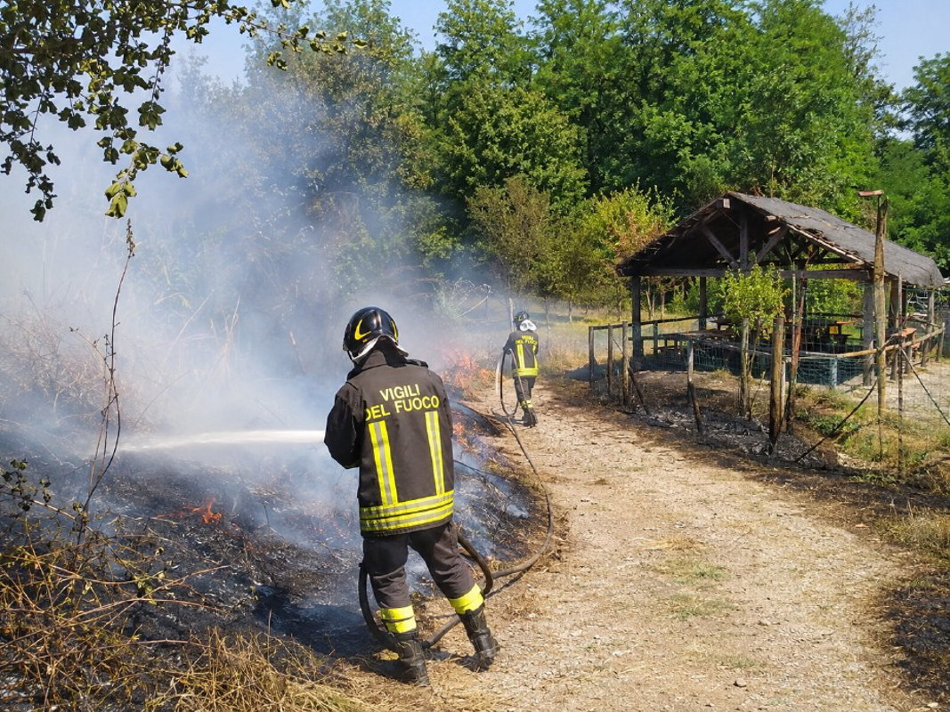 San Colombano al Lambro - Incendio lungo via della Capra