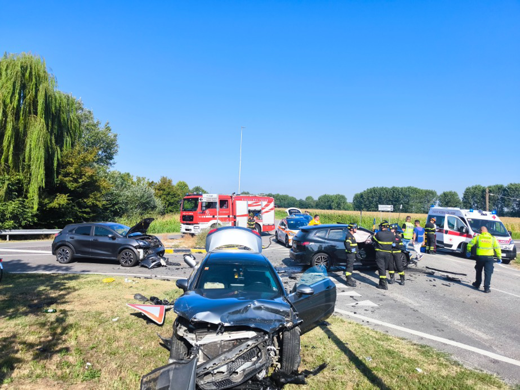 Borghetto Lodigiano - Scontro tra tre auto, chiusa la Provinciale 125