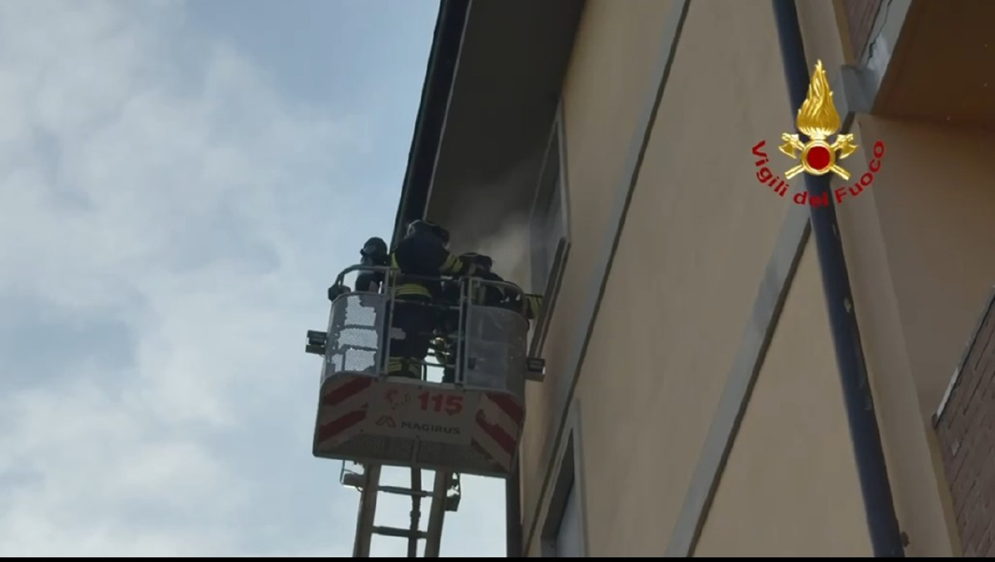 Sant'Angelo Lodigiano - Incendio in un appartamento, nessuno era in casa