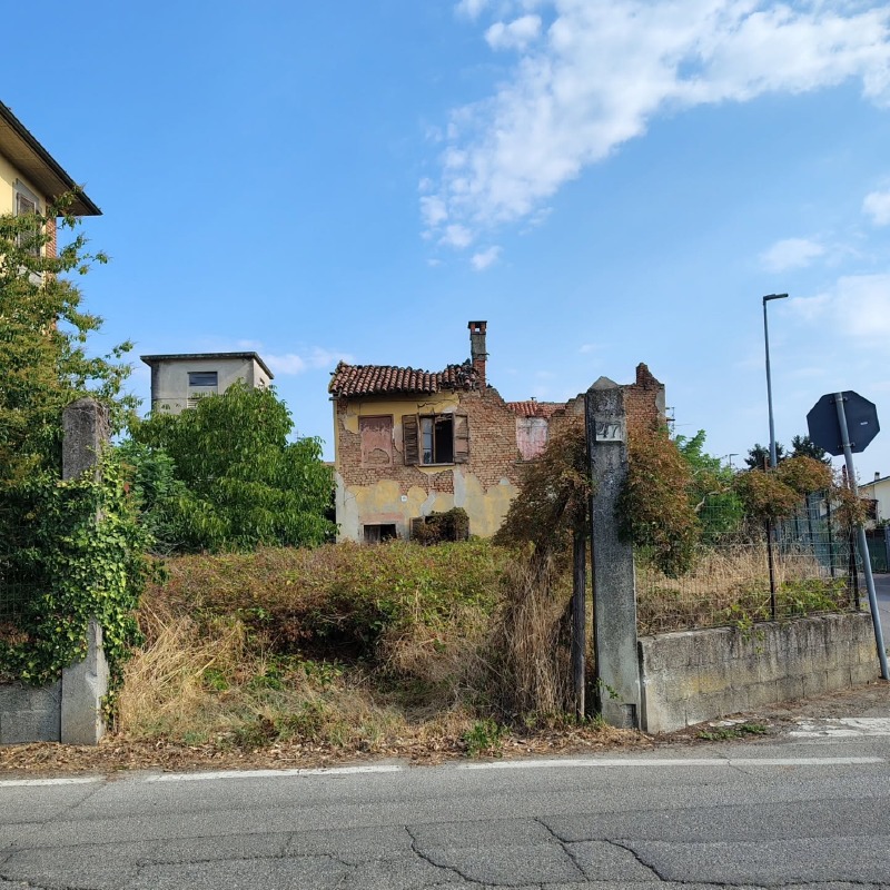 San Colombano - Parcheggio da 100mila euro