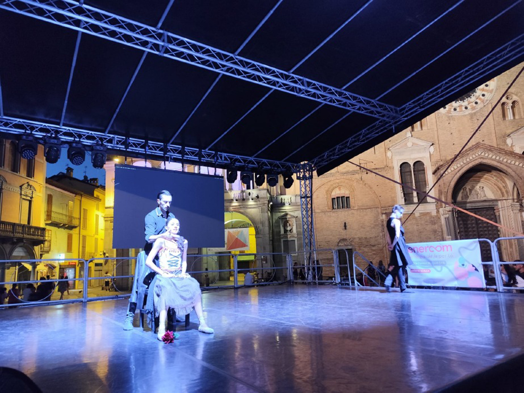 Lodi - Carmen, balletto contro le violenze