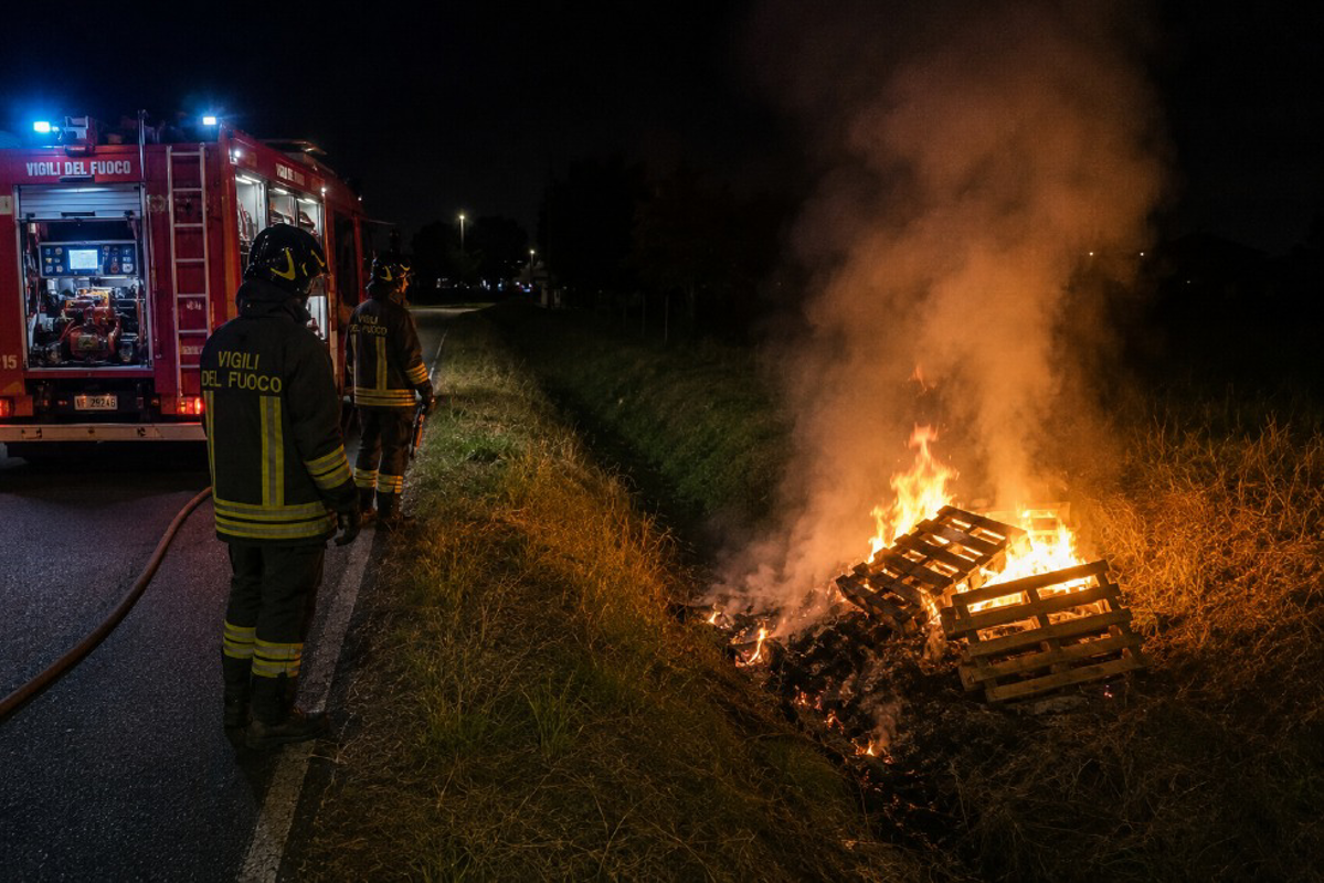Castiraga Vidardo - Tre bancali in fiamme 