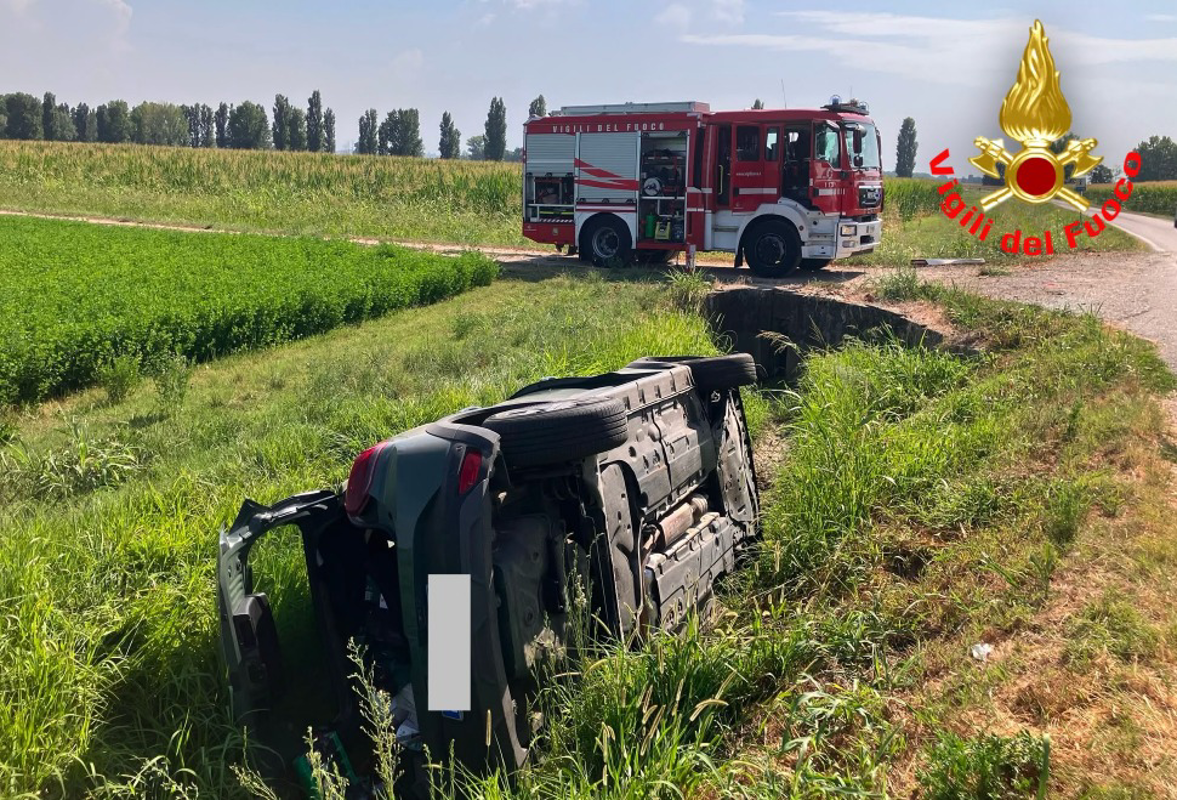 Ossago Lodigiano - Dacia nel fossato