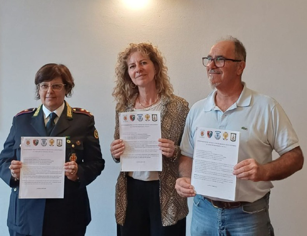 Lodi - Volontari davanti alle scuole