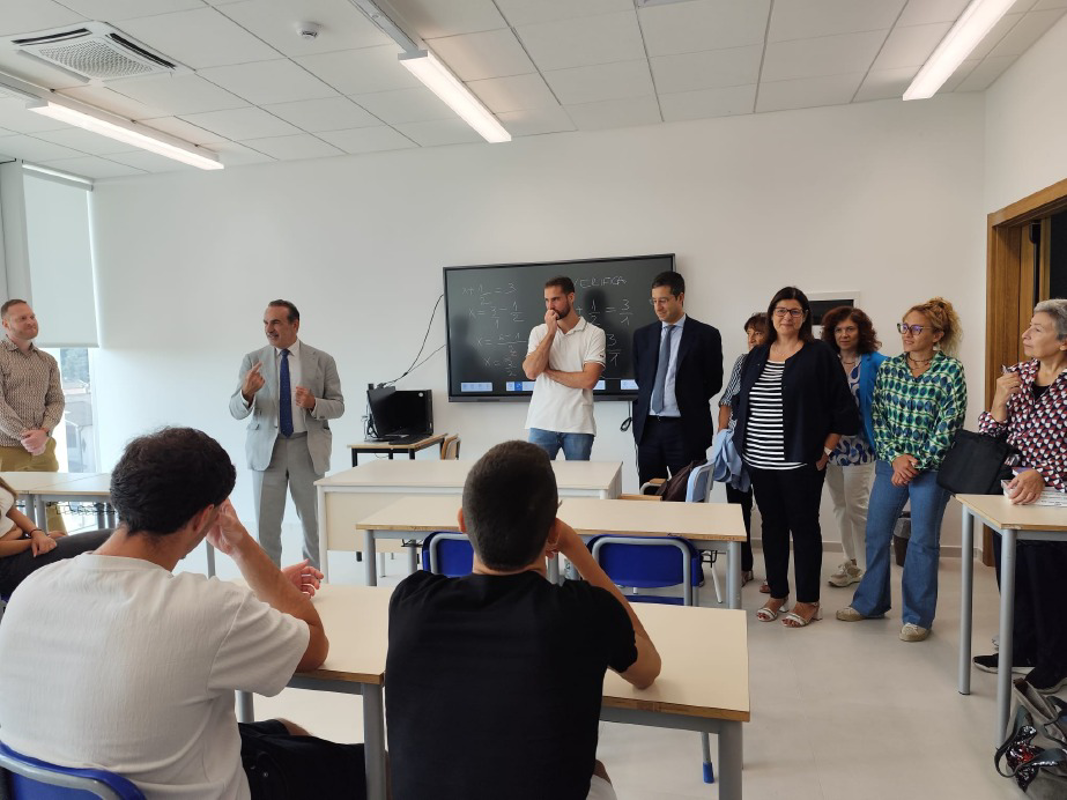Lodi - Istituzioni alla nuova scuola Einaudi
