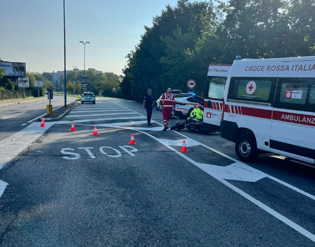 Lodi - Scontro tra auto e moto