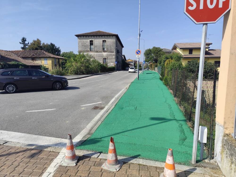 Lodi Vecchio - Il nuovo marciapiede verde anti-sole