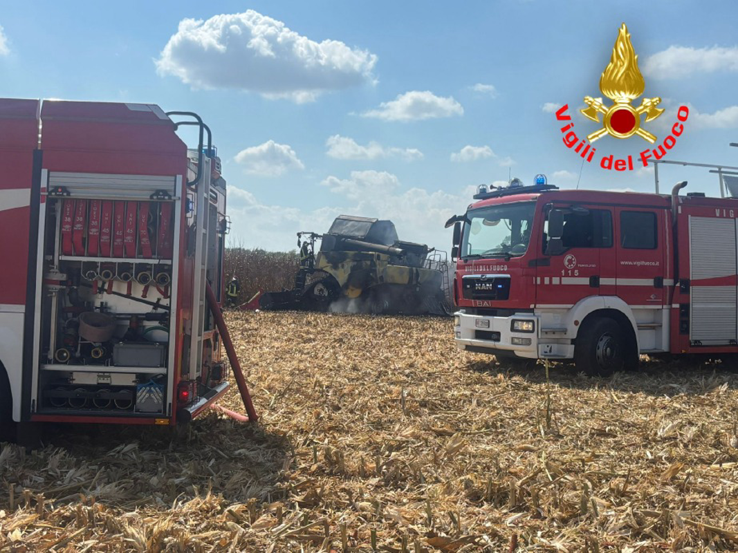San Rocco al Porto - Brucia un mezzo agricolo 